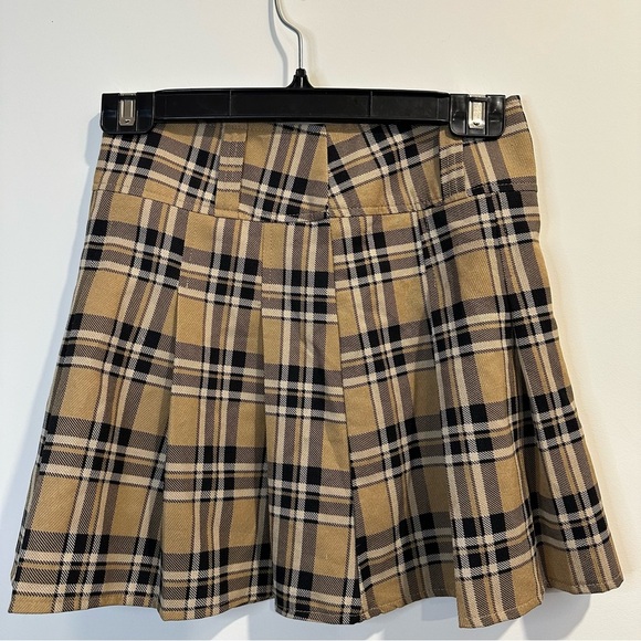 SHEIN | women's XS Tan and Black Plaid Pleated Skater Mini Skirt - Picture 2 of 6
